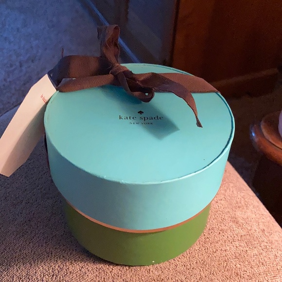 Kate Spade ♠️ Gold Bow Necklace. - Picture 9 of 9